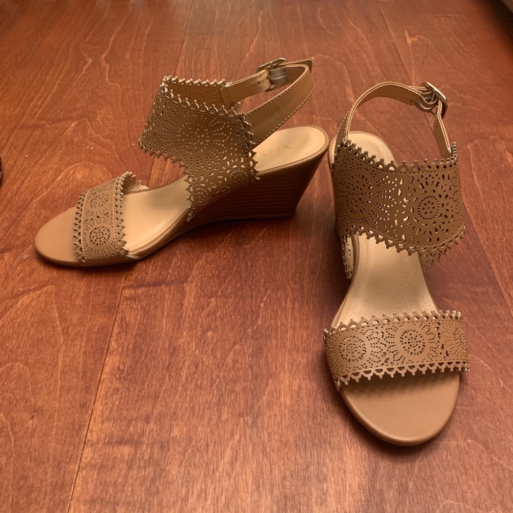 XOXO Simmons sandal size 9